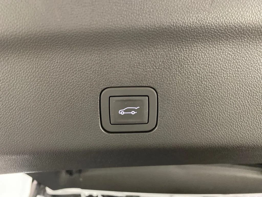Used 2026 Glacier White Tricoat GMC Denali image 9