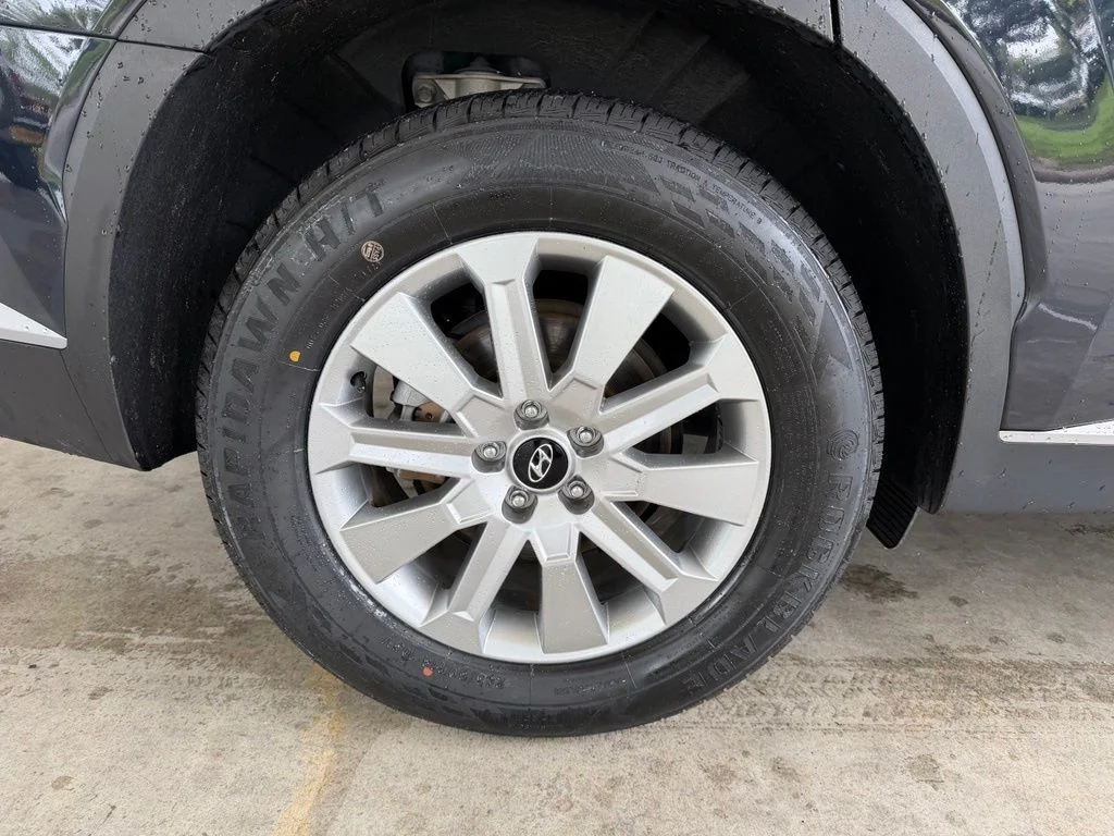 Used 2024 White Hyundai SEL image 17