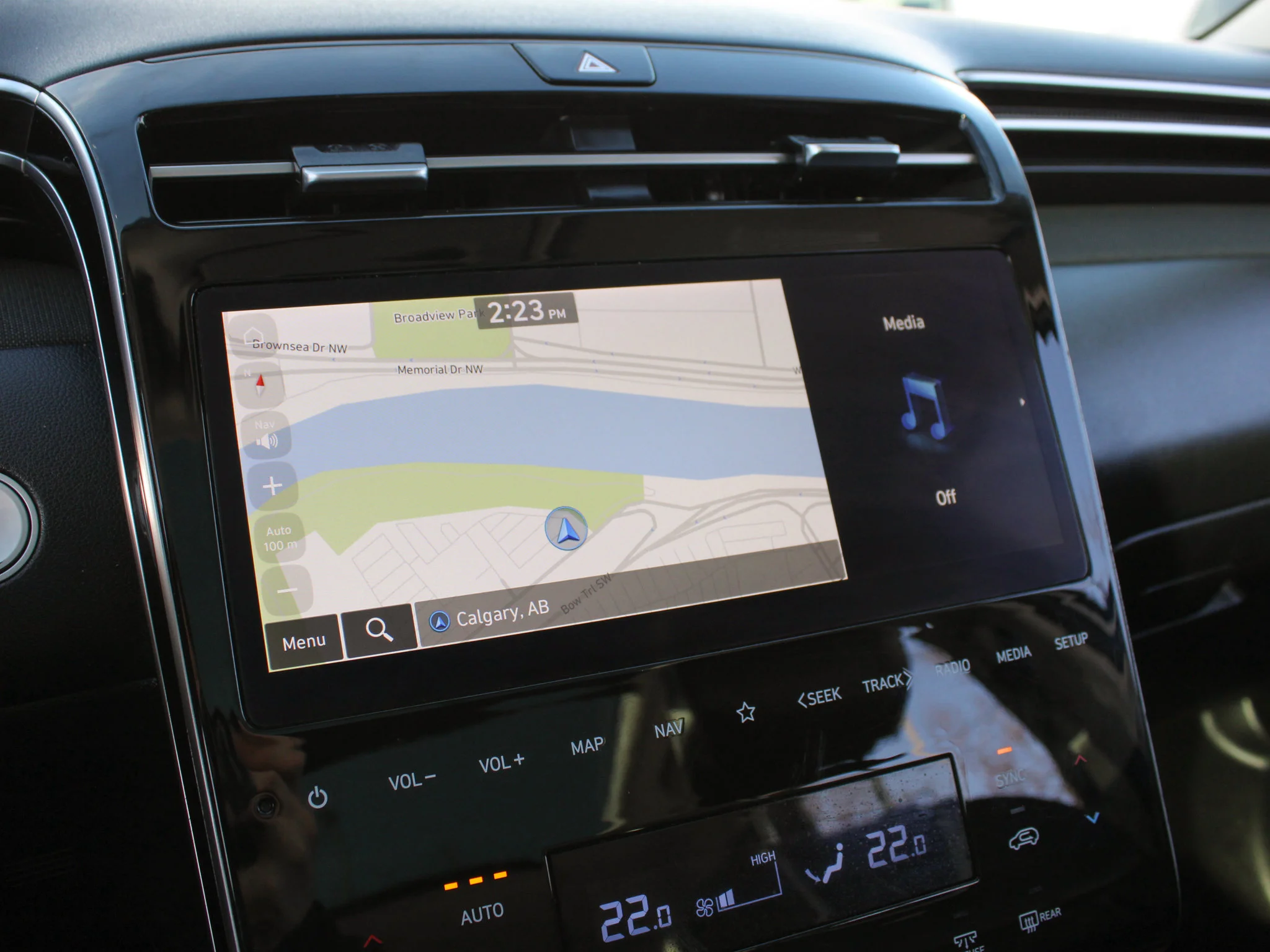 Certified Used 2023 Silver Hyundai Preferred * No Accidents | Remote Start | Panoramic Sunroof | Heated Leather Seats image 21