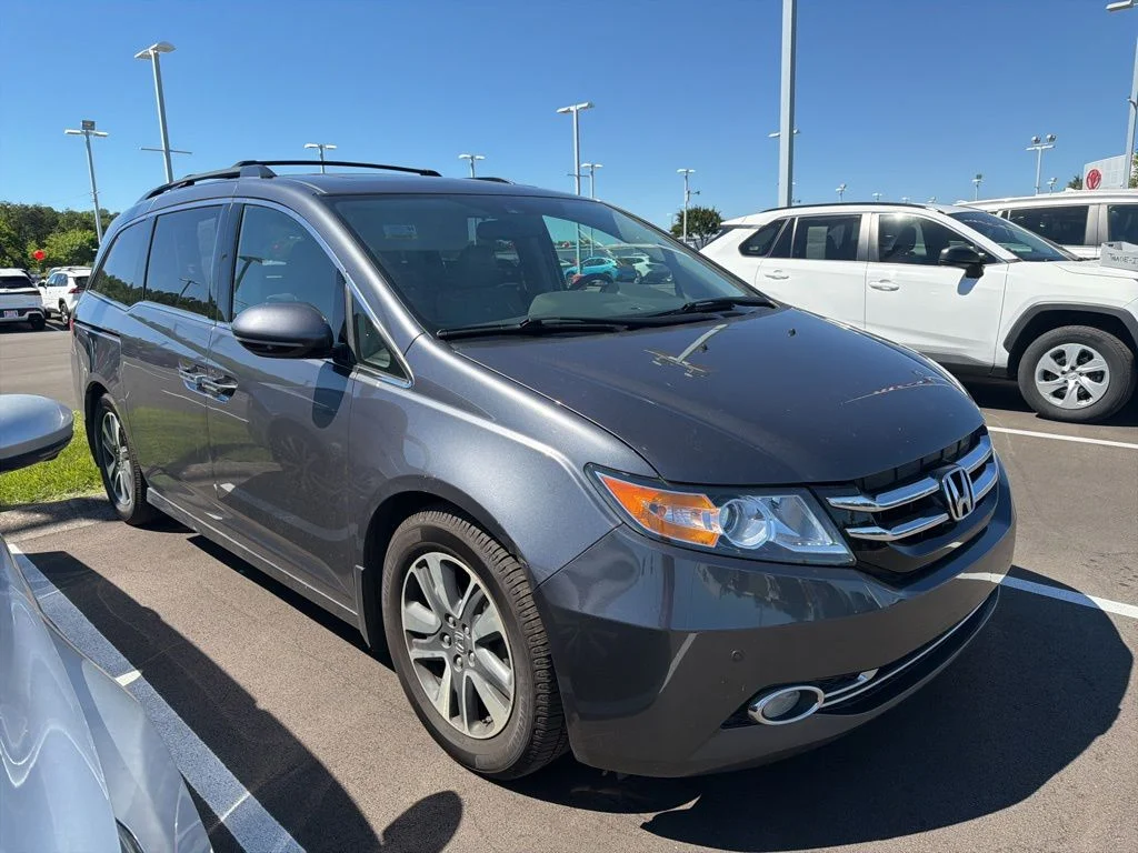 2014 Honda Odyssey Touring's photo