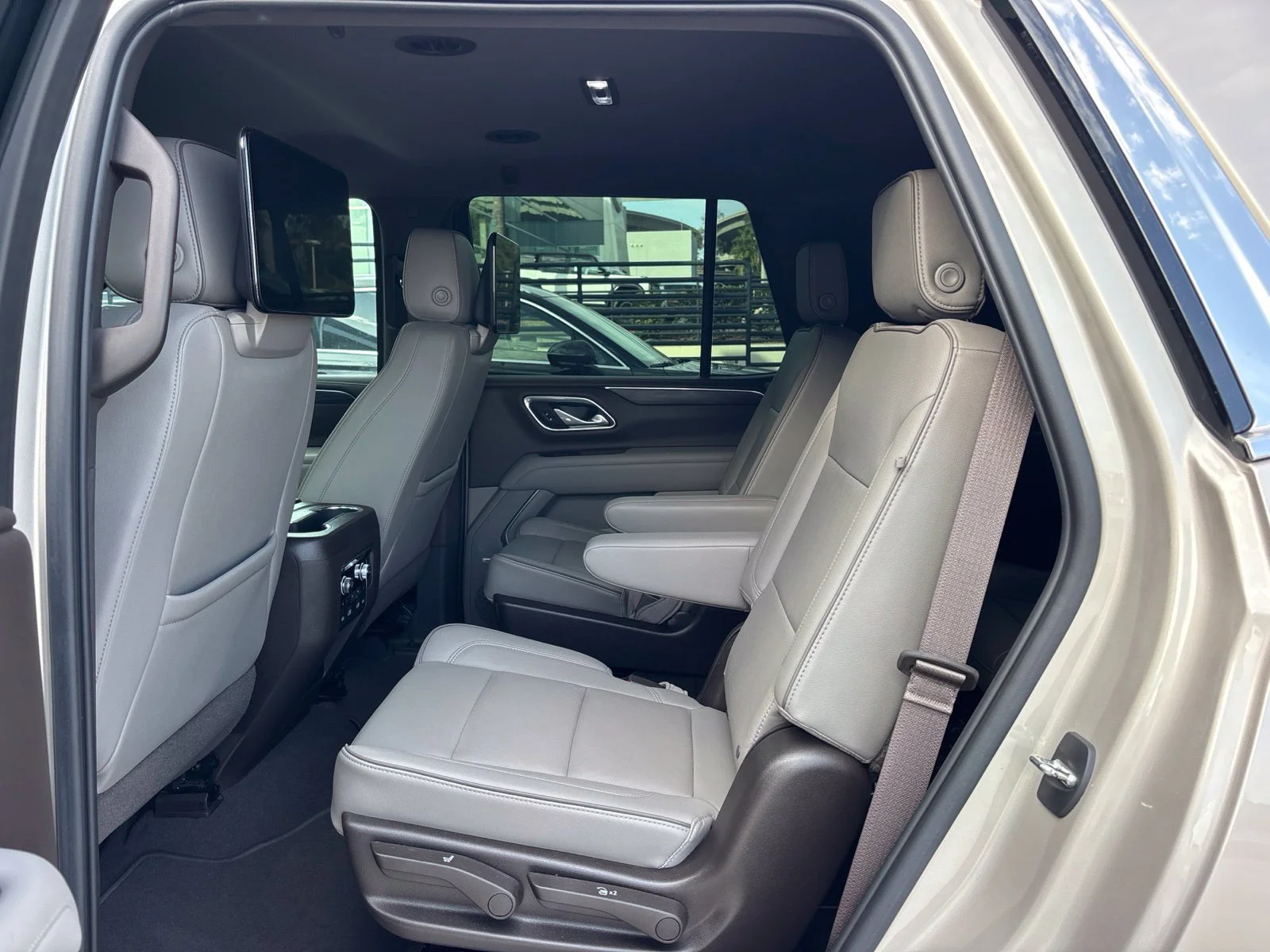 Used 2021 Beige GMC SLT image 8