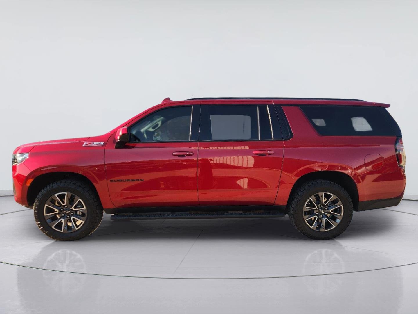 2021 Chevrolet Suburban photo 4 of 34
