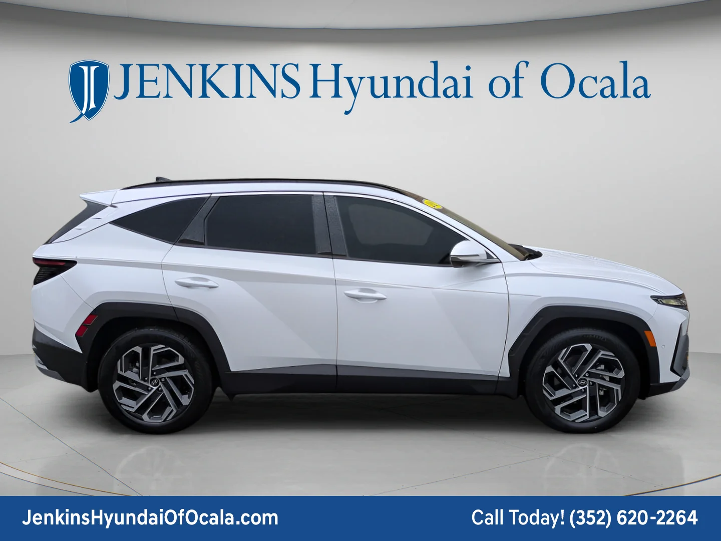 Used 2025 Serenity White Pearl Hyundai Limited image 2