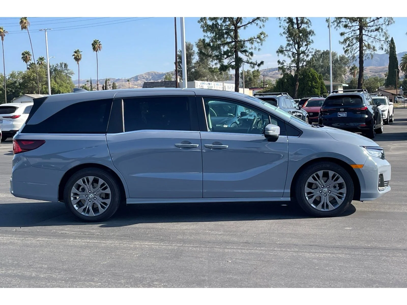 Used 2025 SONIC GRAY PEARL Honda Touring image 7