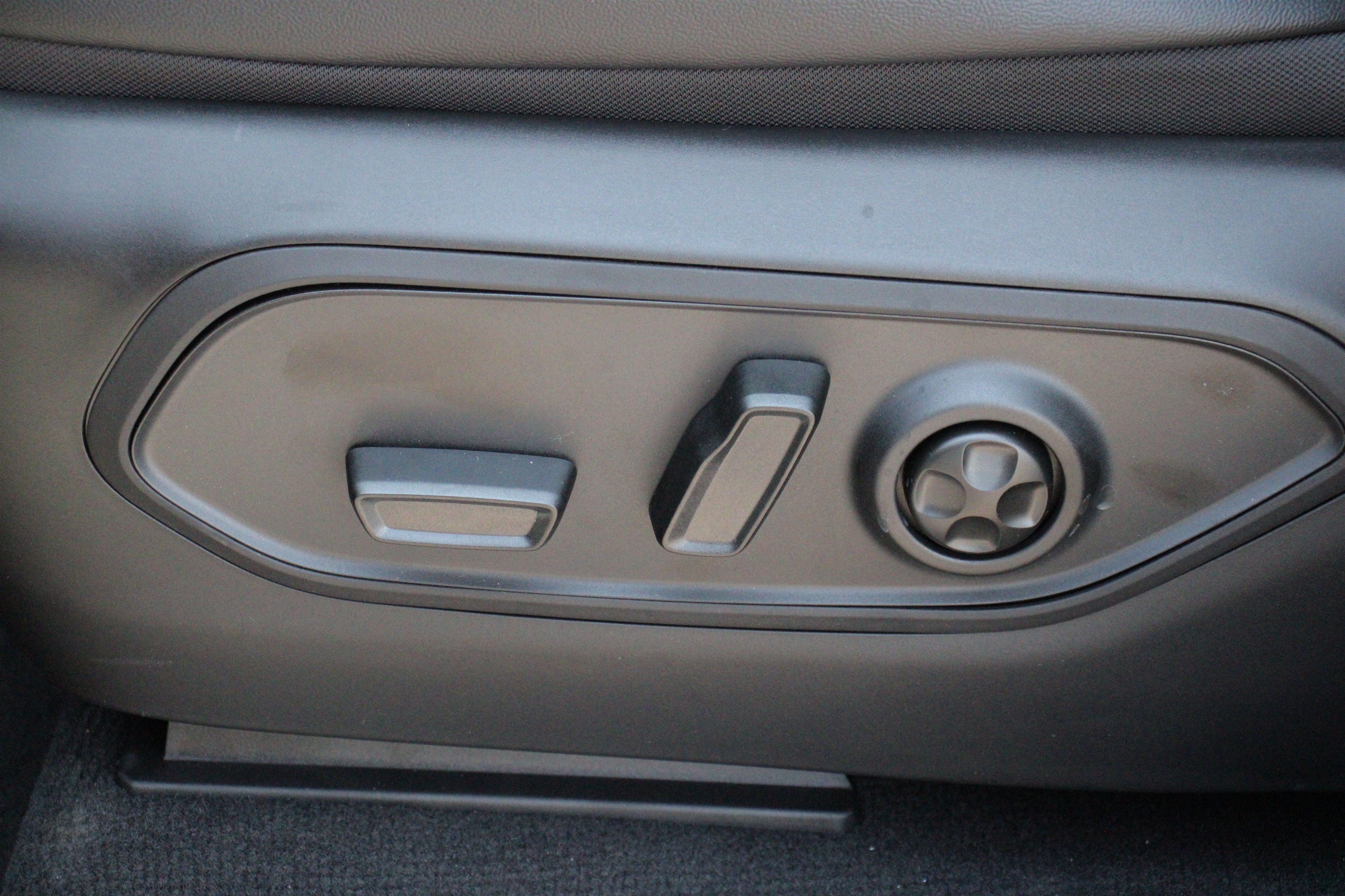 New 2026 Bright White Clearcoat Jeep Laredo Altitude image 4