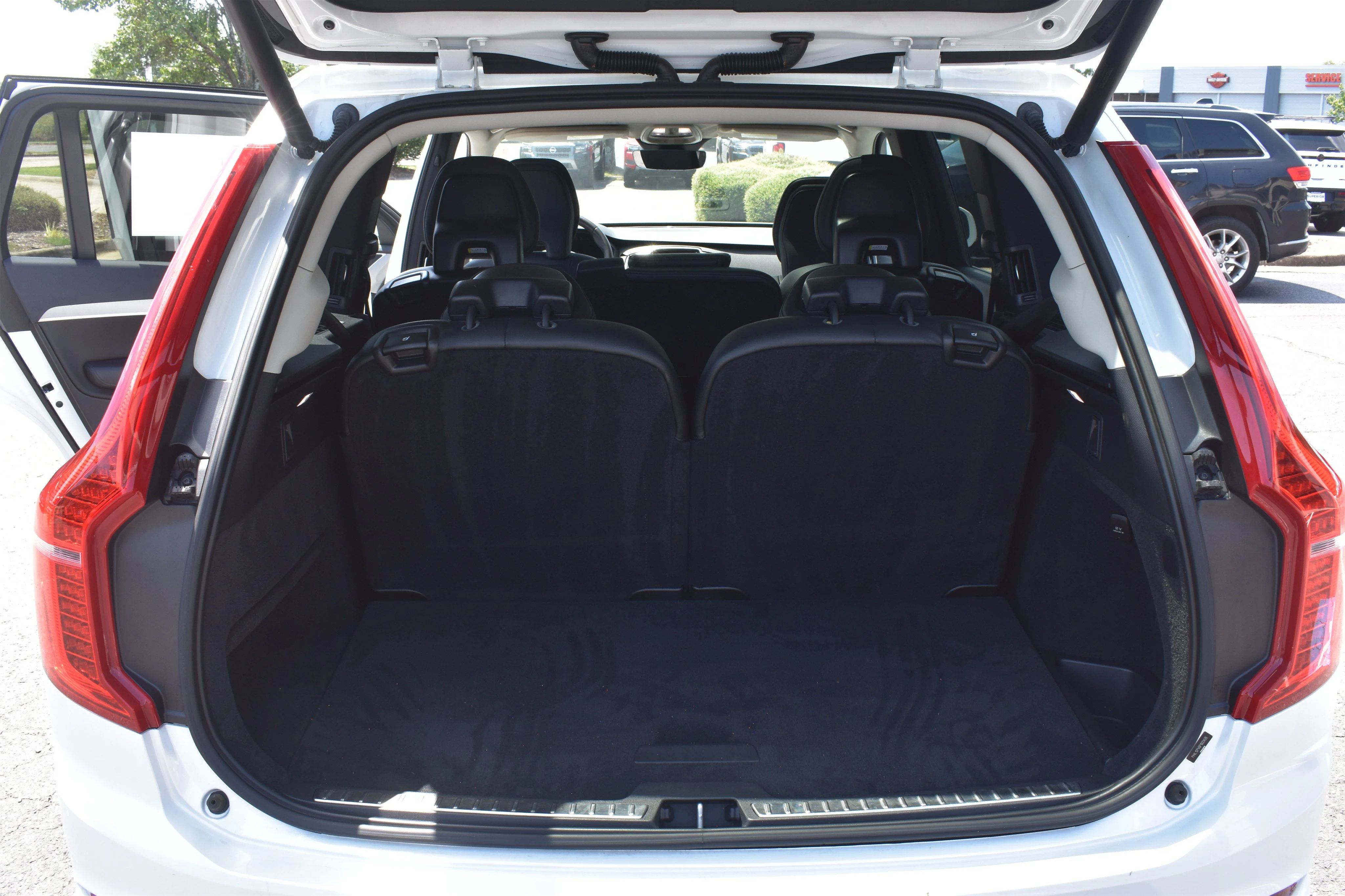 Used 2023 White Volvo Core image 19