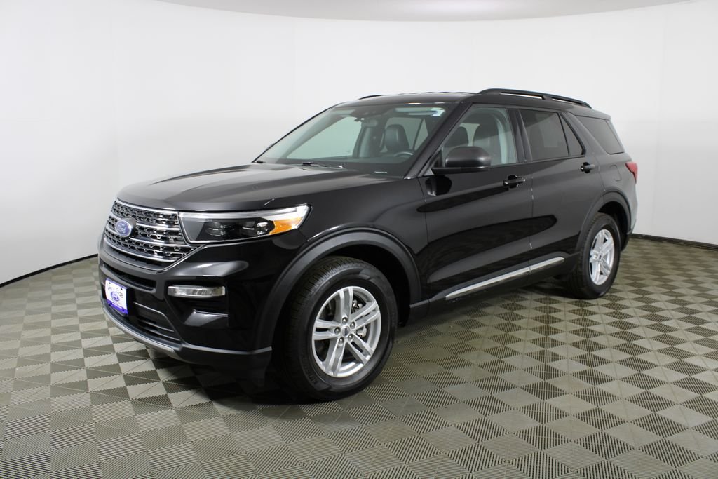Used 2023 Black Ford XLT image 3