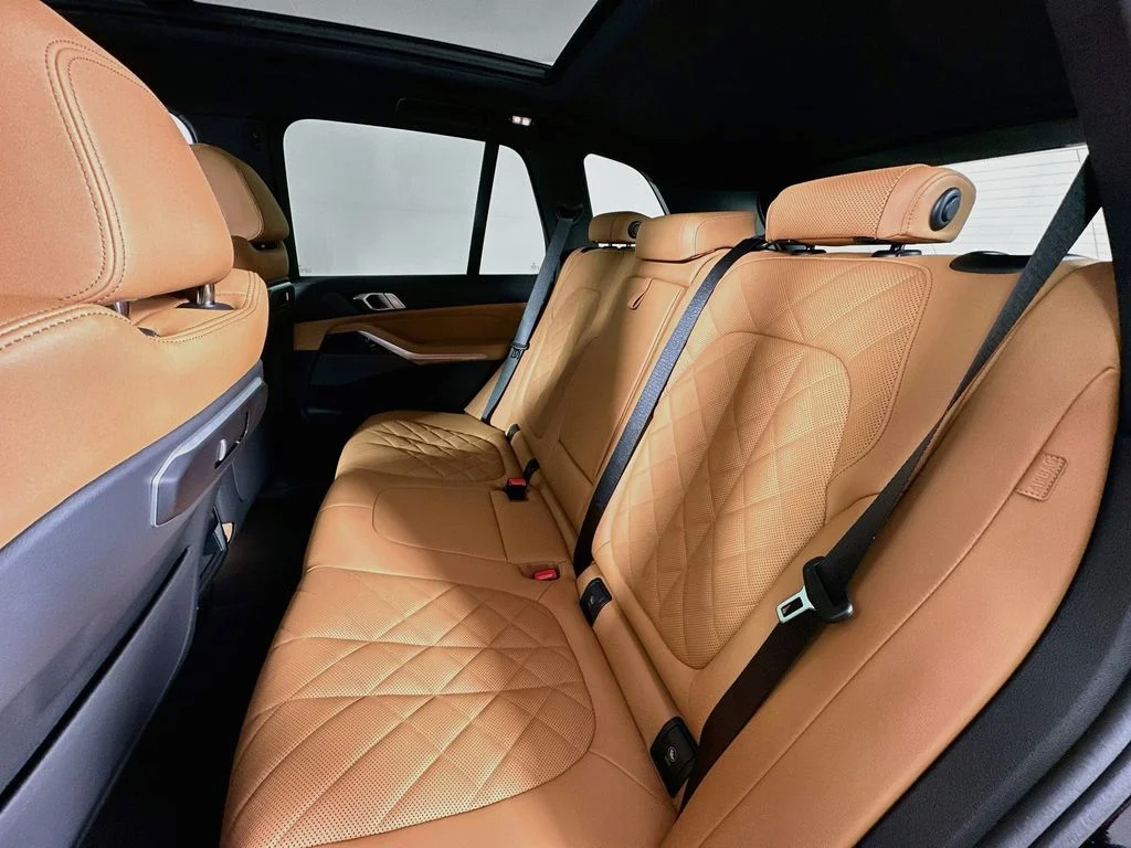New 2026 Black Sapphire Metallic BMW xDrive50e image 24