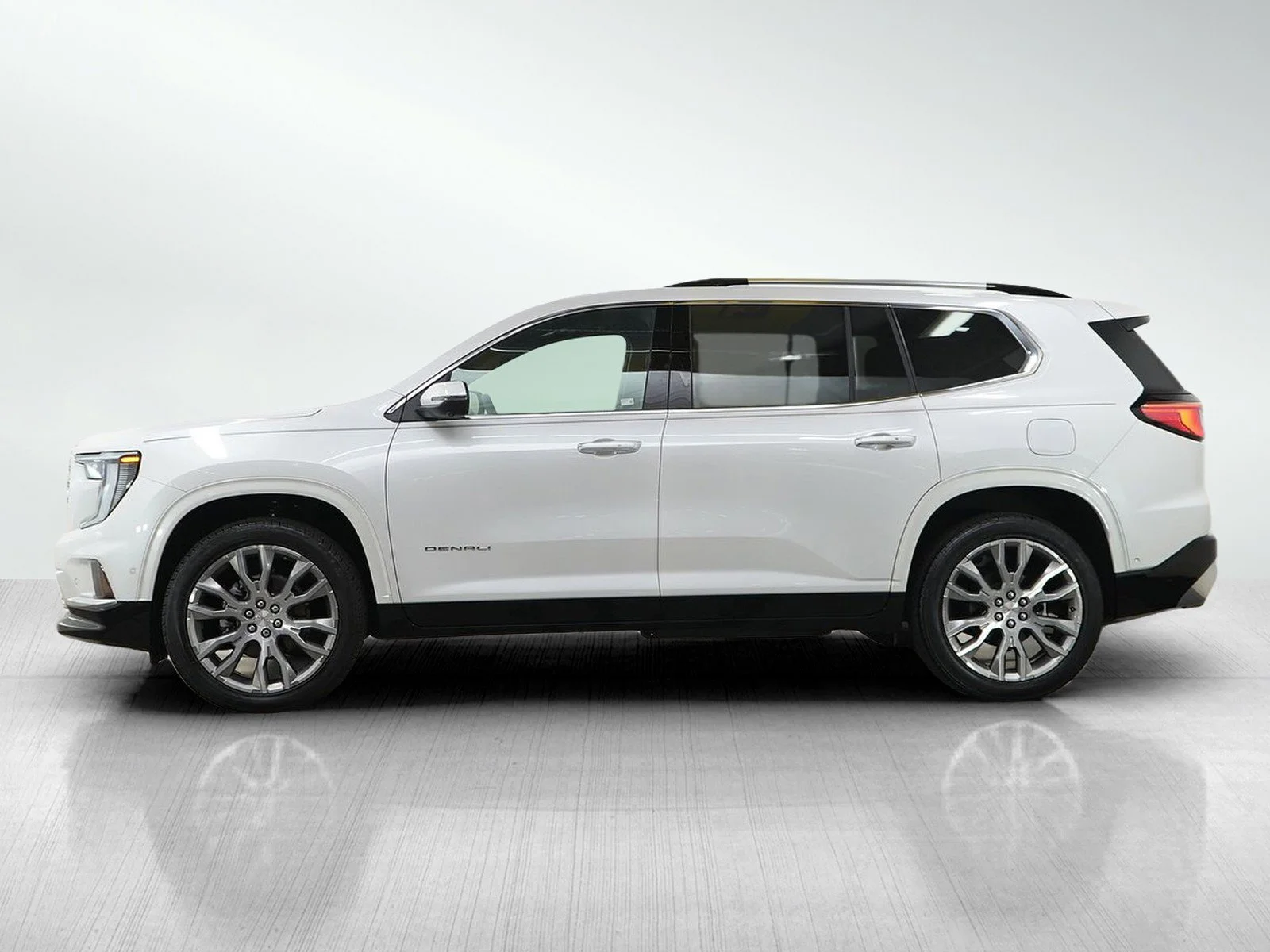 Used 2025 GMC Acadia Denali with VIN 1GKENRRSXSJ228881 for sale in Roseville, Minnesota