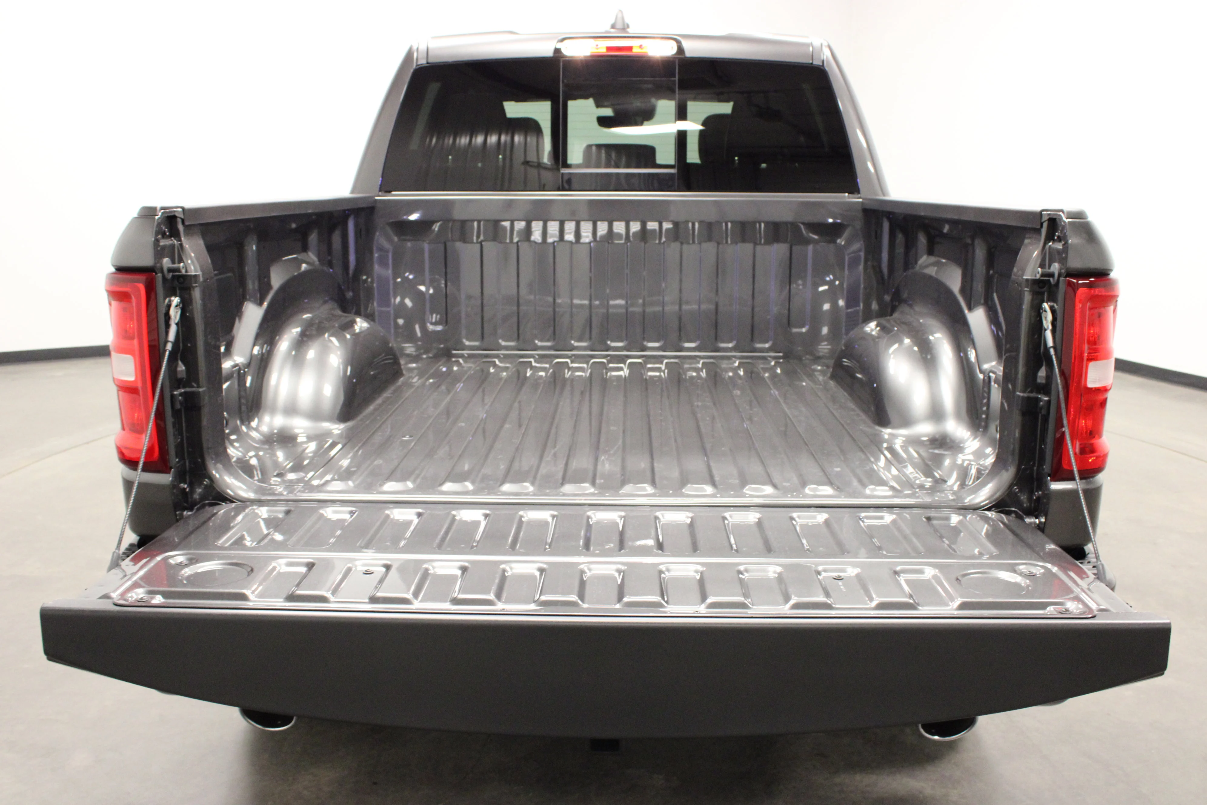 New 2026 Granite Crystal Metallic Clear-Coat Exterior Paint RAM Laramie image 14