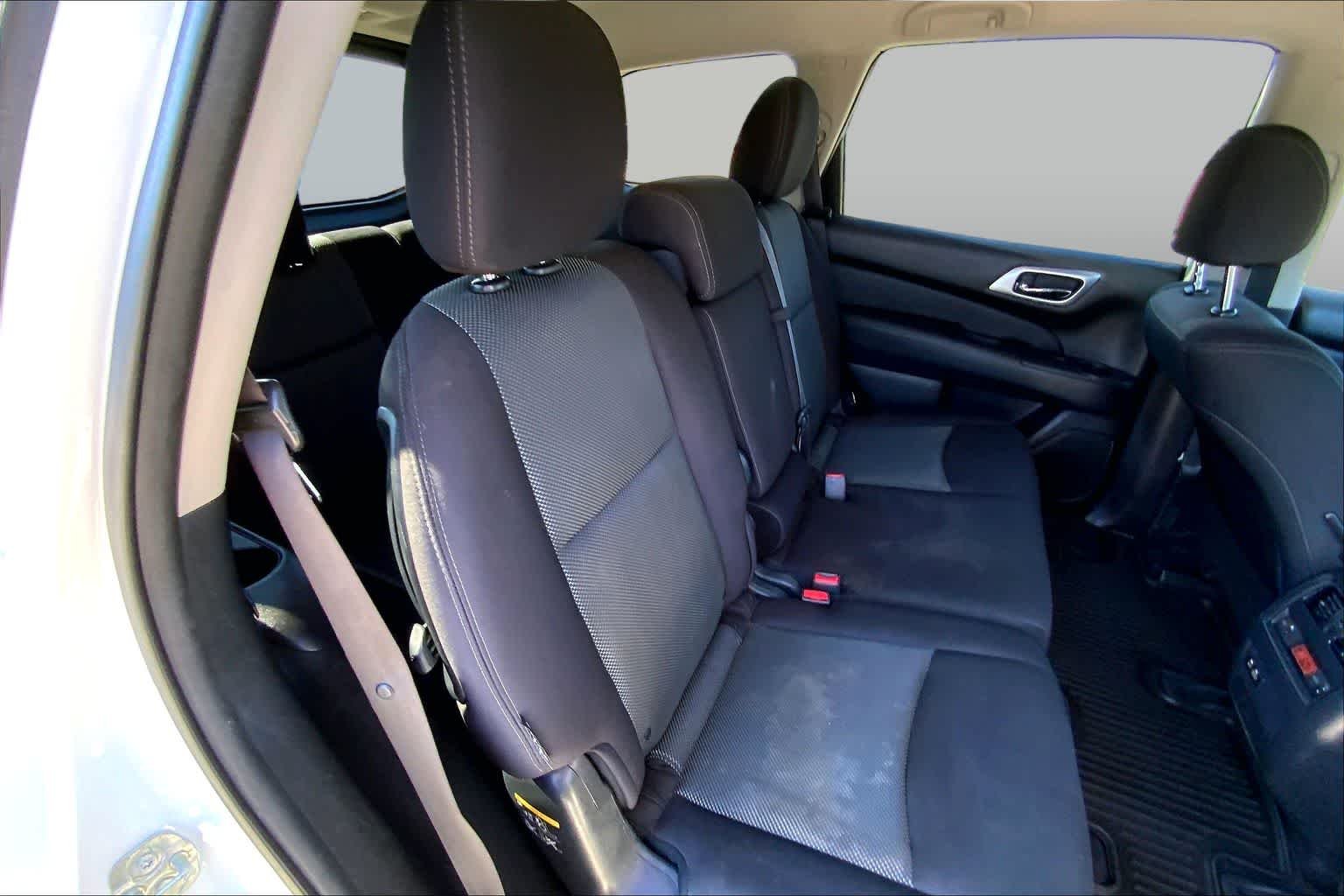 Used 2020 Glacier White Nissan S image 19