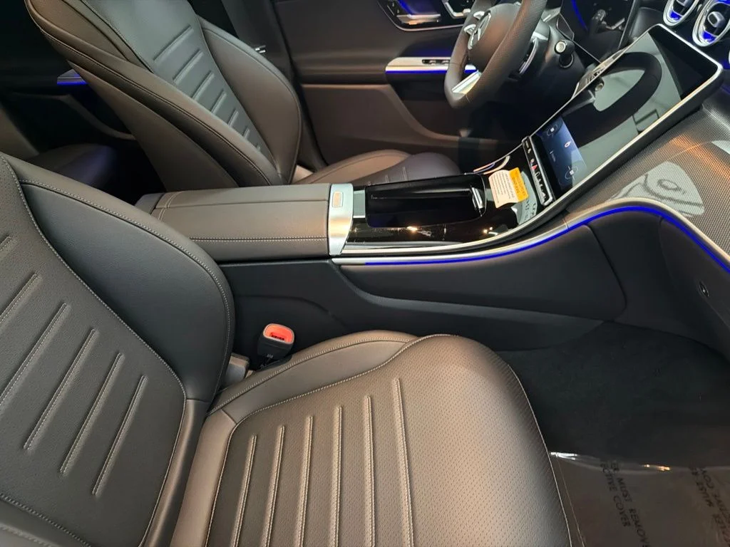 New 2027 White Mercedes-Benz GLC 300 image 28