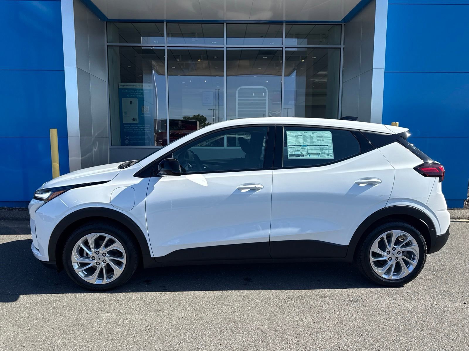 New 2027 Summit White Chevrolet LT image 9