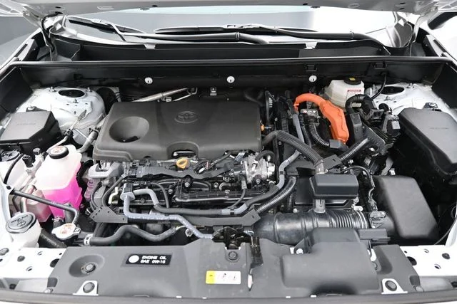 Used 2025 White Toyota XLE image 29