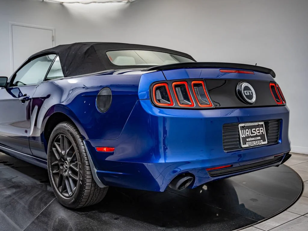 Used 2013 Blue Metallic Ford GT Premium image 21