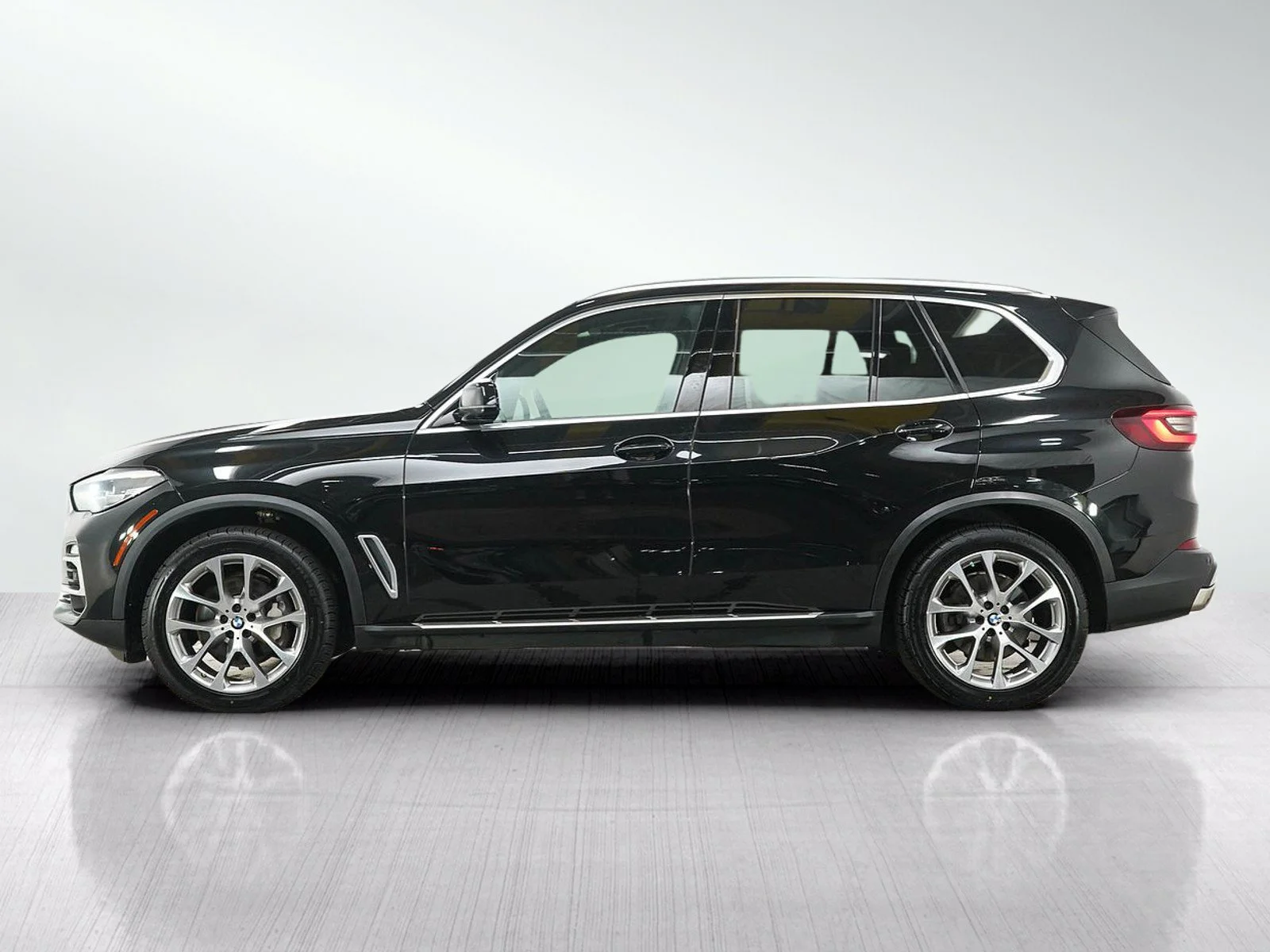 Used 2021 BMW X5 40i with VIN 5UXCR6C06M9D98786 for sale in Burnsville, Minnesota