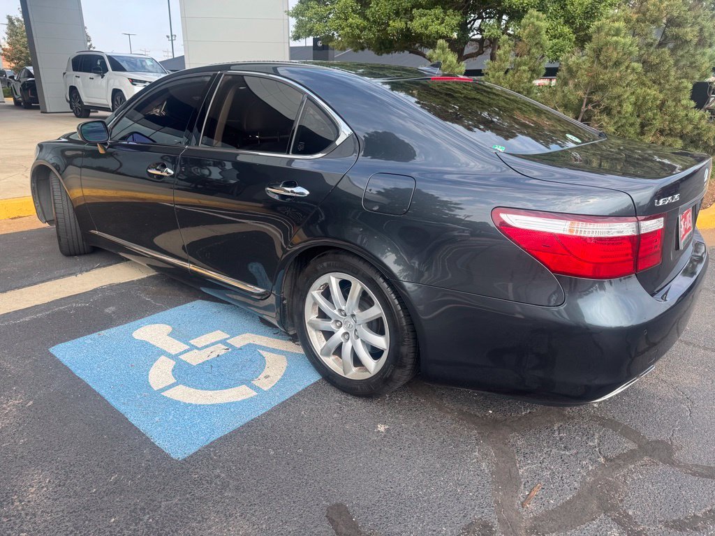 Used 2009 Gray Lexus 460 image 3