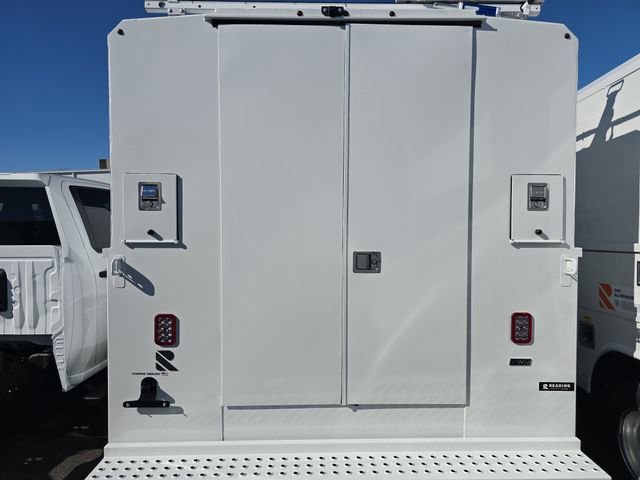 2025 Chevrolet Express Cutaway 3500 photo 3