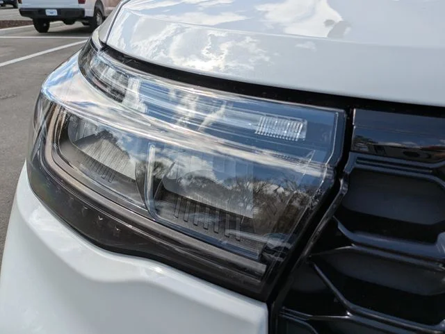 New 2026 Star White Metallic Tri-Coat Ford ST-Line image 10