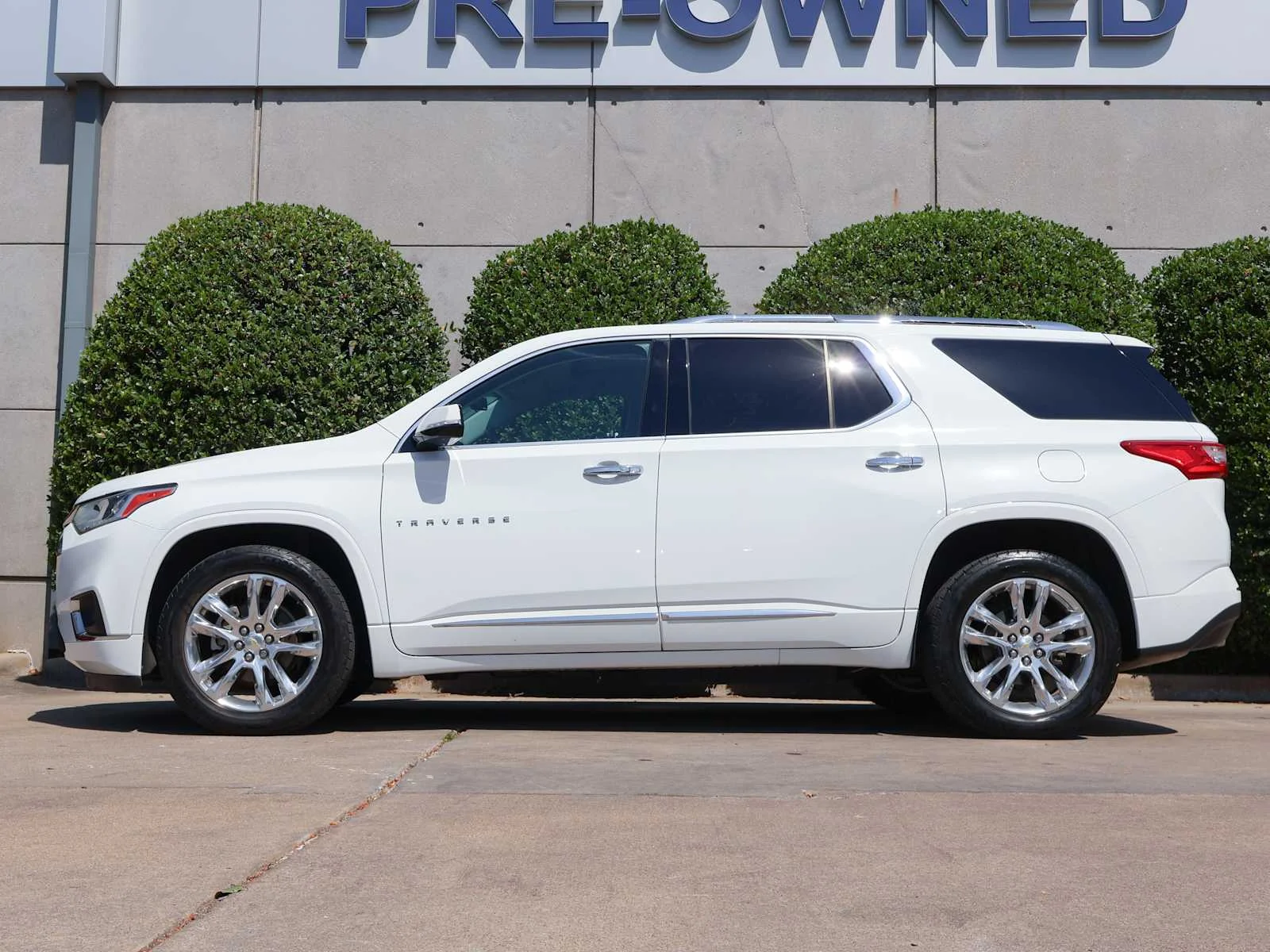 Used 2019 Summit White Chevrolet High Country image 5