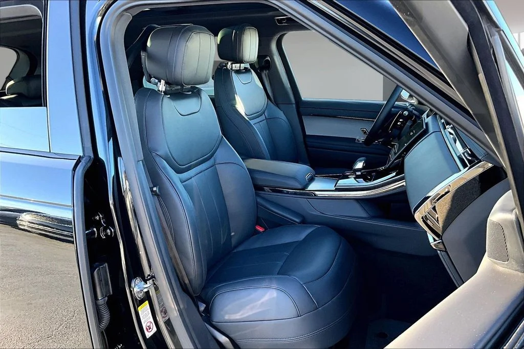 New 2026 Black Land Rover SE image 11