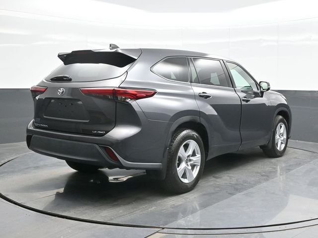 Used 2022 Gray Toyota LE image 9