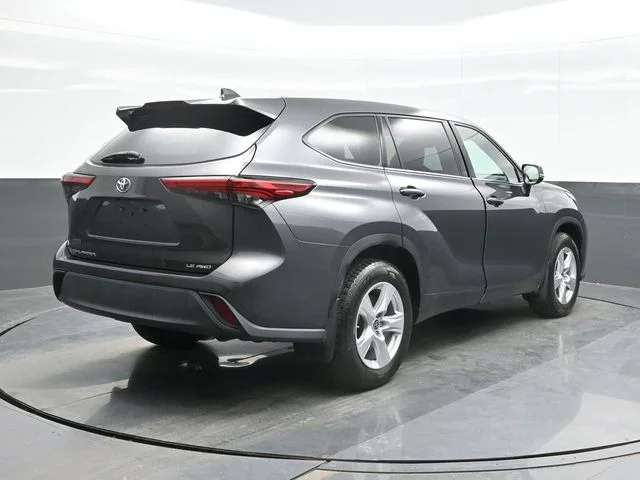 Used 2022 Gray Toyota LE image 9