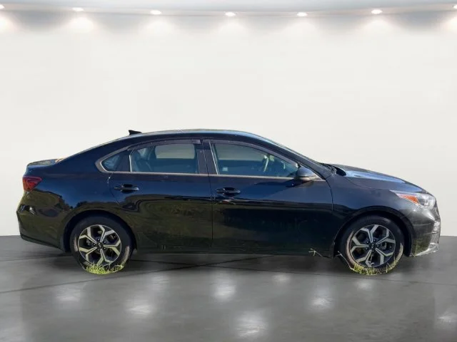 Used 2021 Black Kia LXS image 13