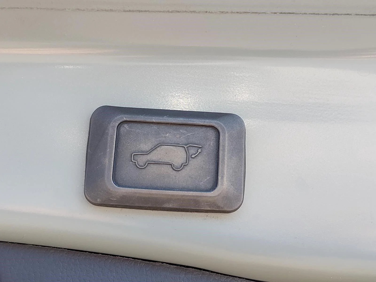 Used 2022 Lunar Rock Toyota XLE Premium image 22
