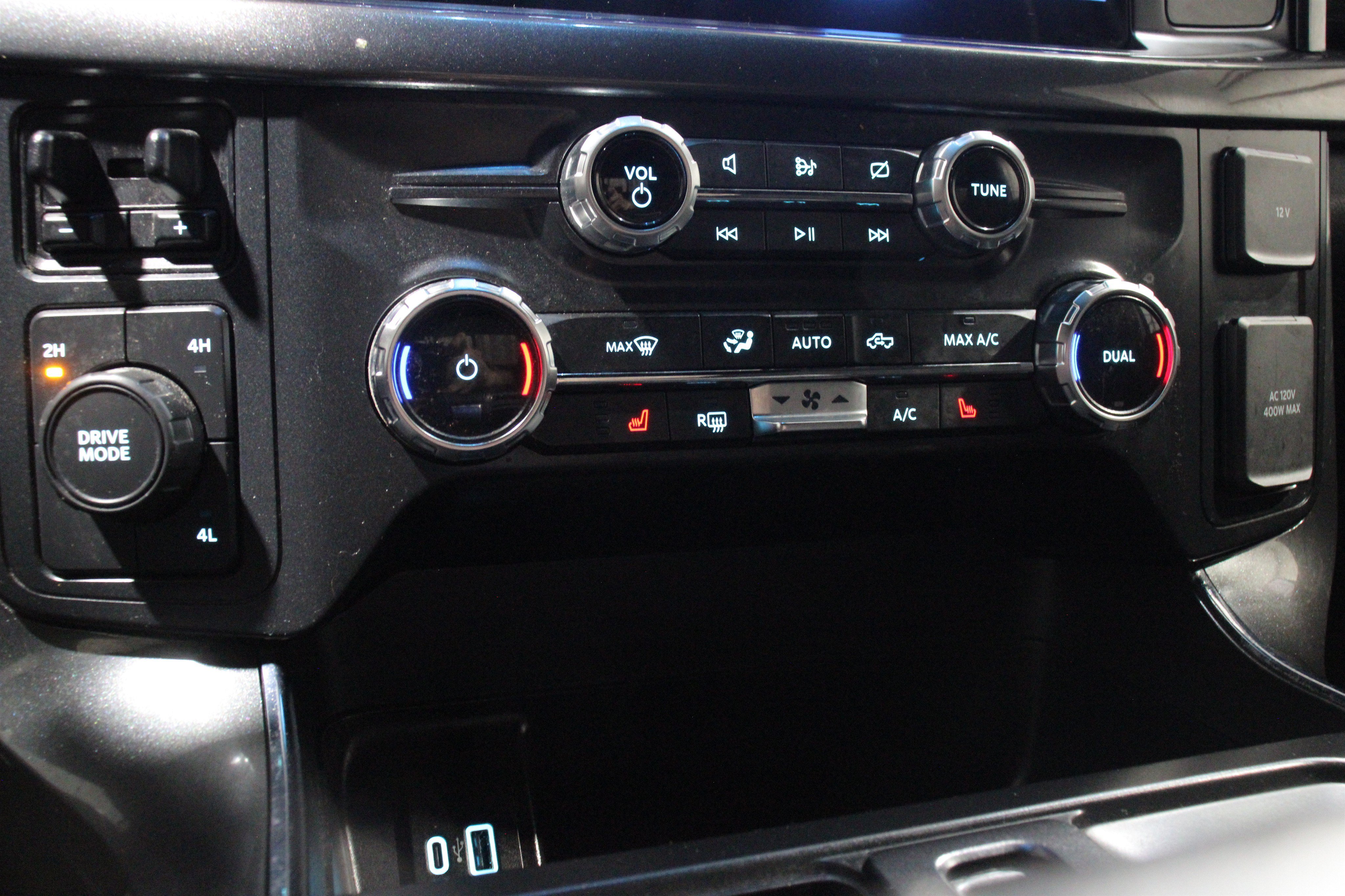 Used 2022 Space White Metallic Ford XLT image 18