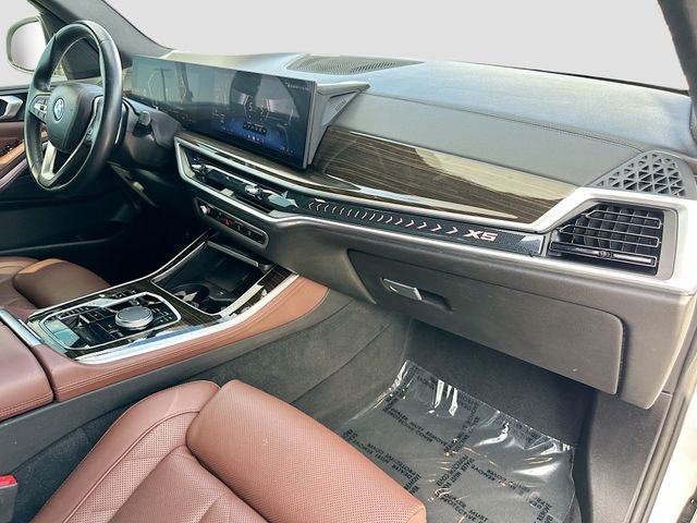 Used 2024 White BMW sDrive40i image 30