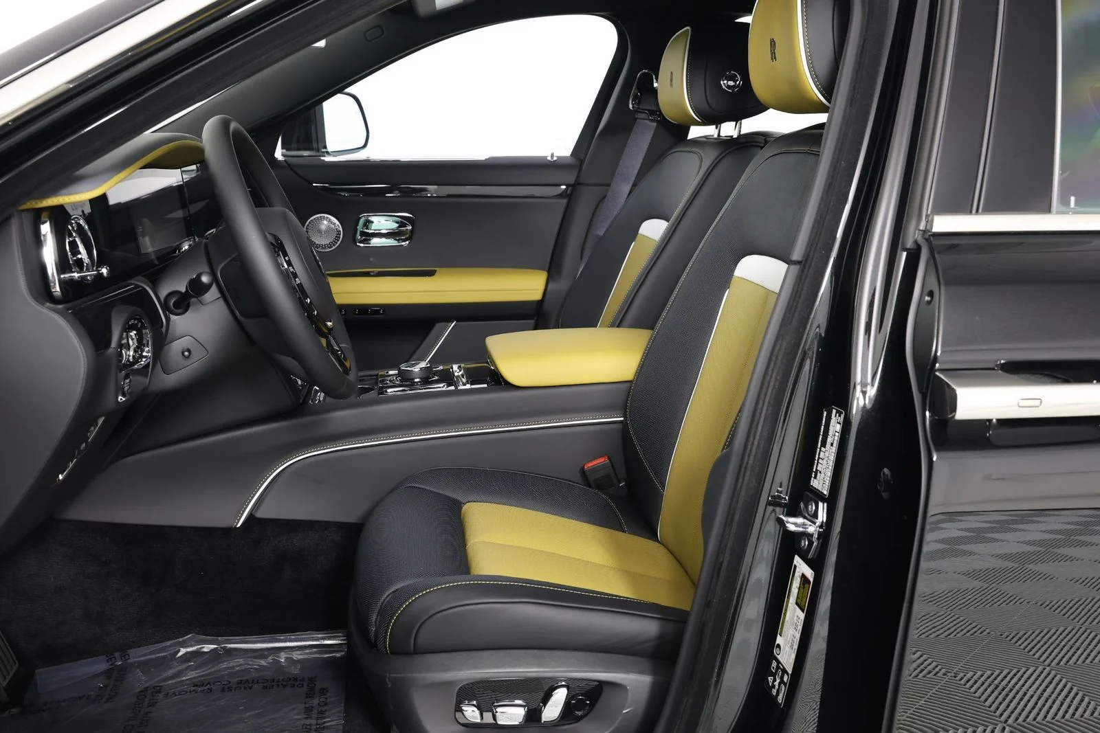 New 2026 Black Diamond Rolls-Royce  image 5