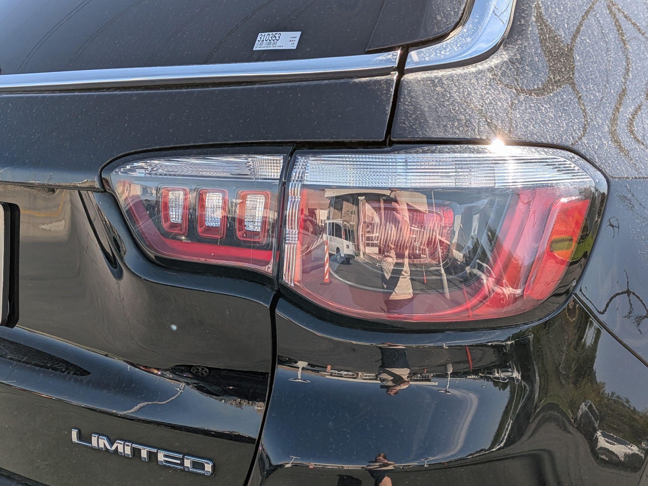 Certified Used 2019 Diamond Black Crystal Pearlcoat Jeep Limited image 12