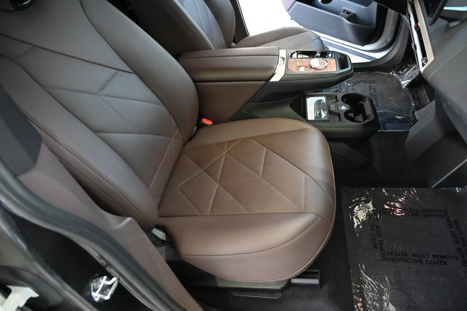 Used 2023 Alpine White BMW xDrive50 image 21