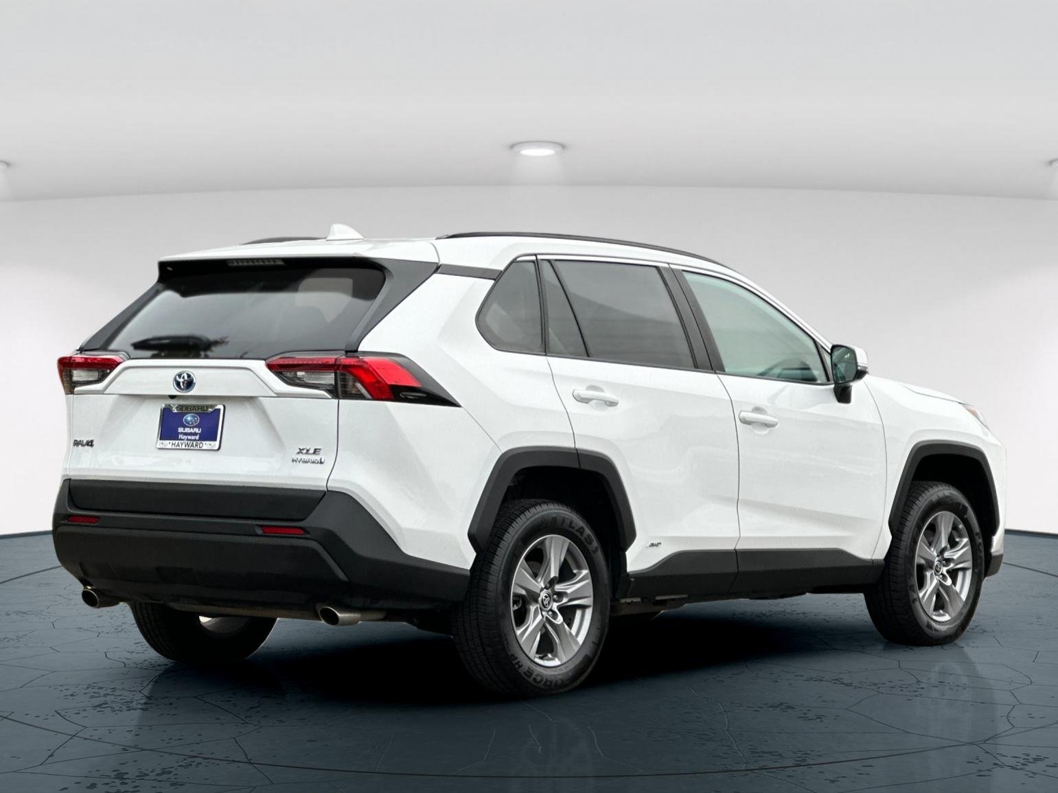 Used 2022 White Toyota XLE 4D Sport Utility image 6