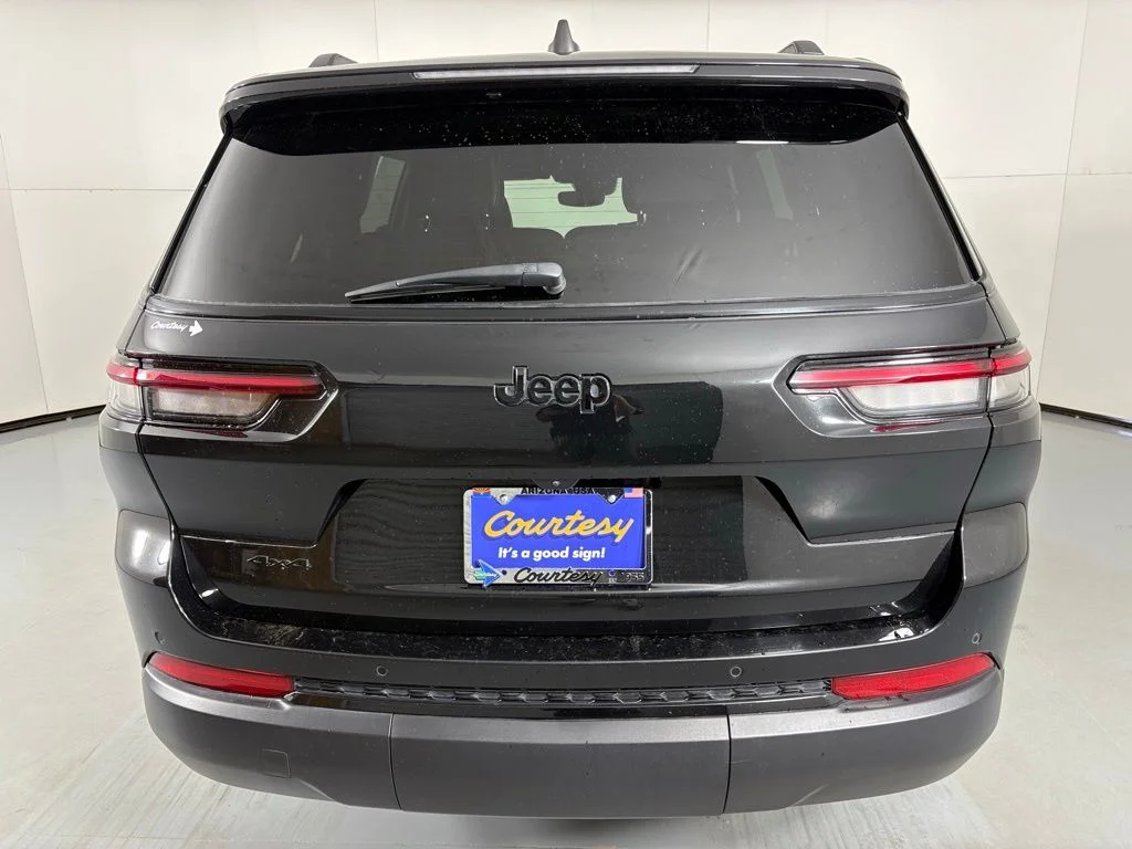 Used 2023 Black Jeep Altitude image 7