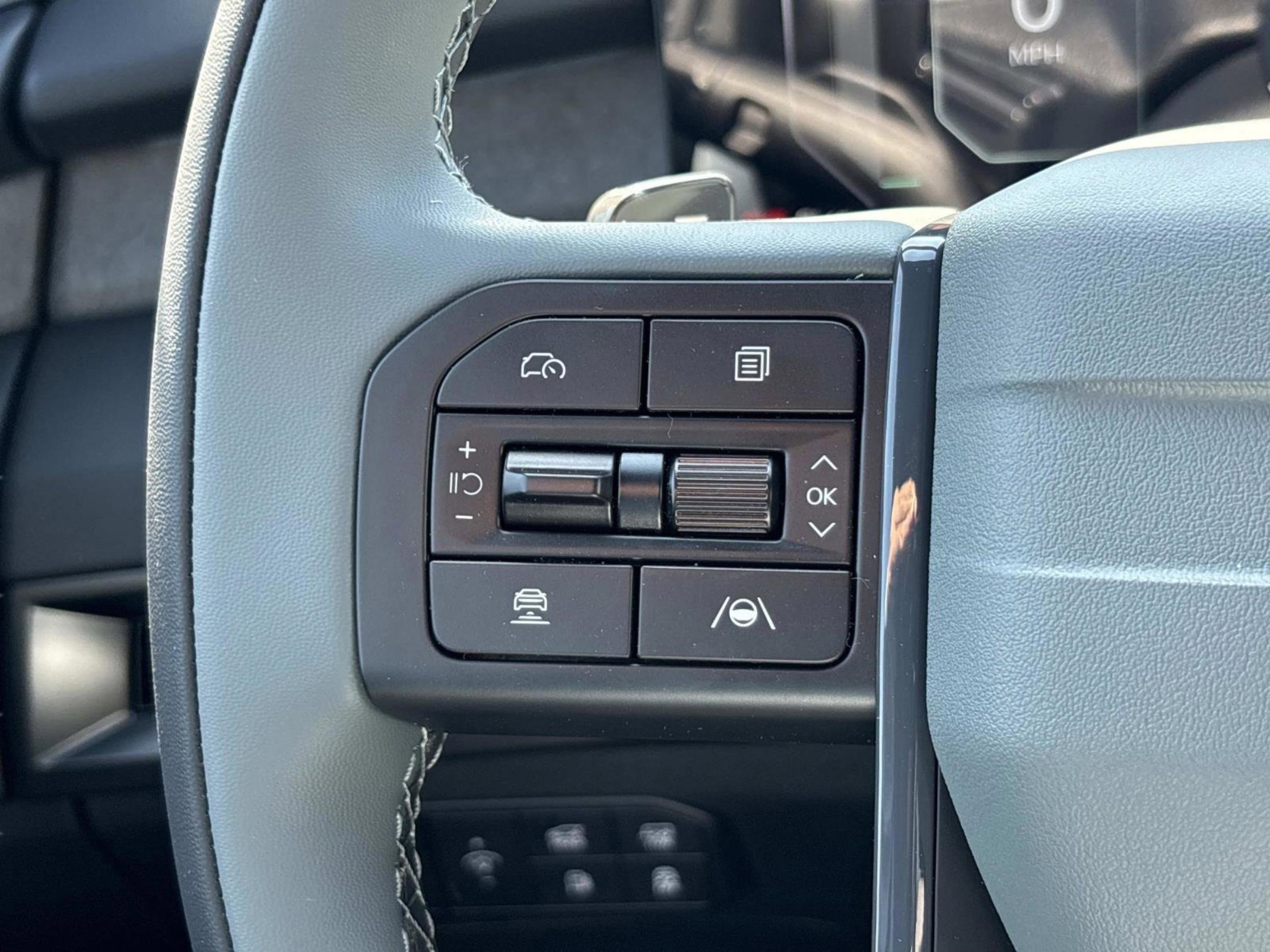 New 2027 Glacial White Pearl Kia X-Line SX image 25