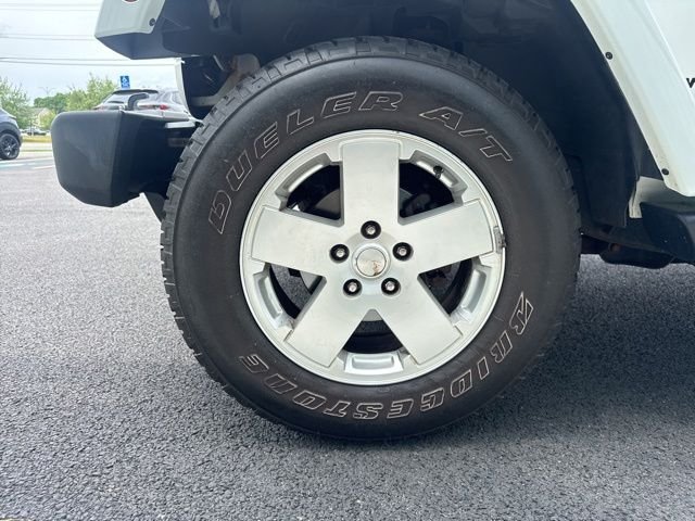 Used 2011 White Jeep Unlimited Sahara image 9