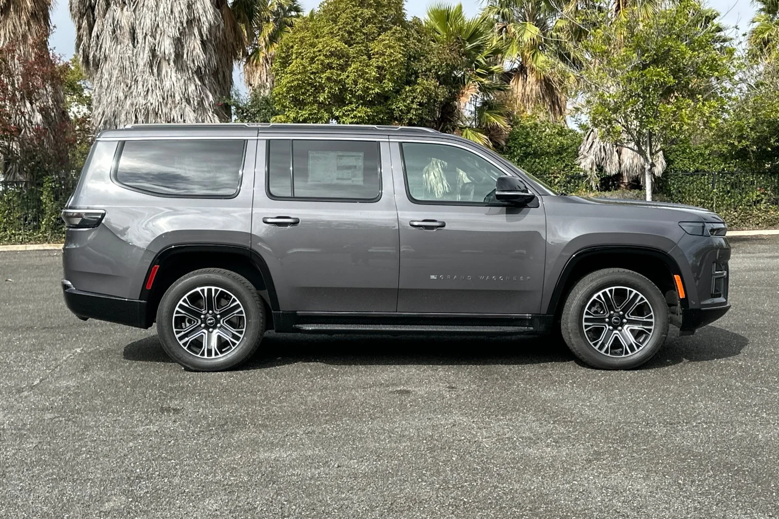 New 2026 Baltic-Gray Metallic Clear-Coat Exterior Paint Jeep  image 2