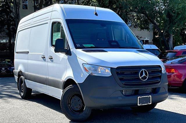 New 2025 Arctic White Mercedes-Benz Cargo 144 WB image 1