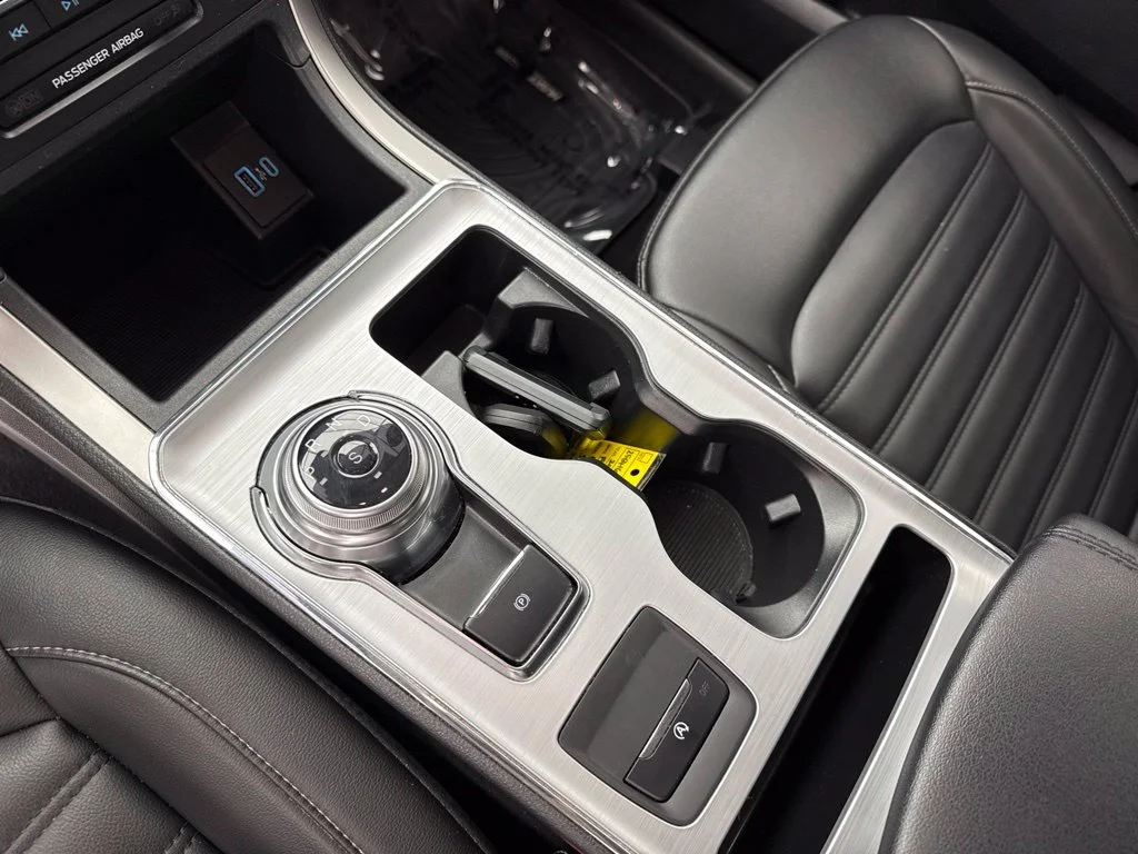 Used 2022 White Metallic Ford SEL image 21