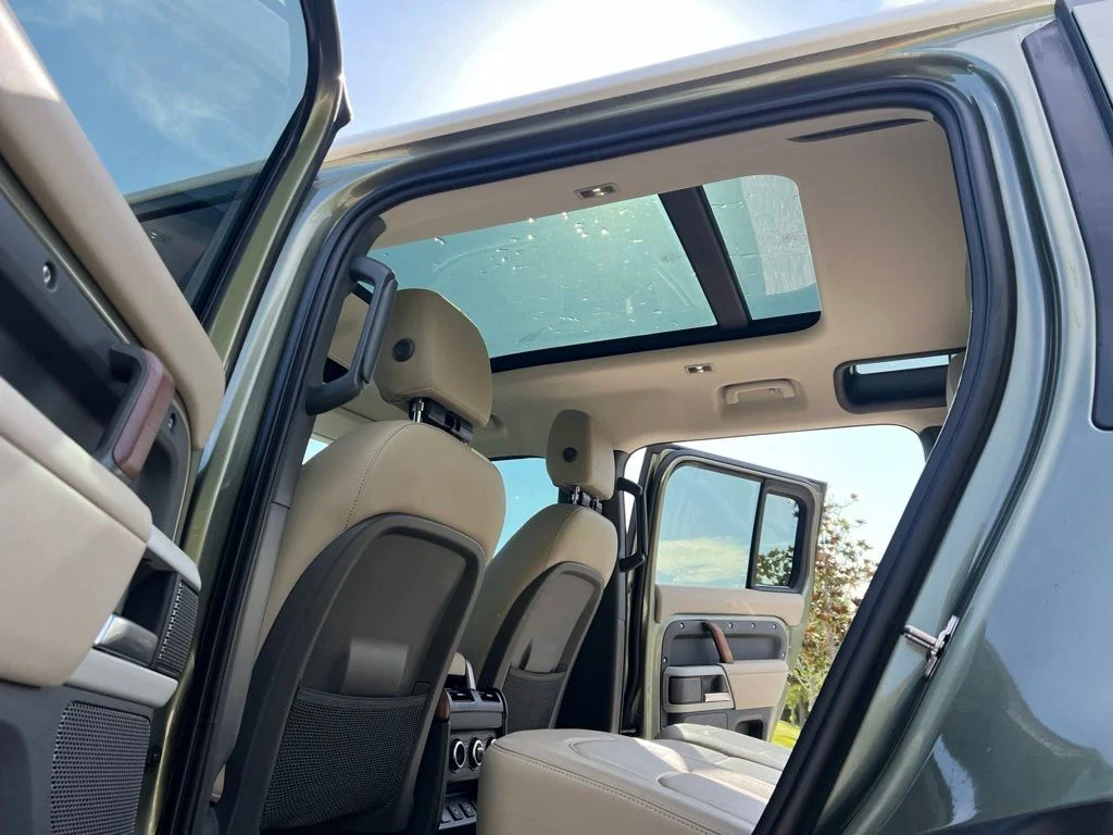 Used 2024 Green Land Rover S image 37
