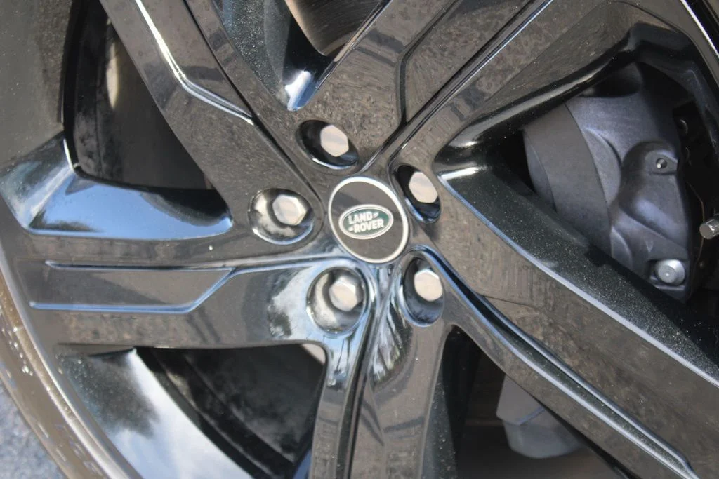 Certified Used 2025  Land Rover Dynamic SE image 12
