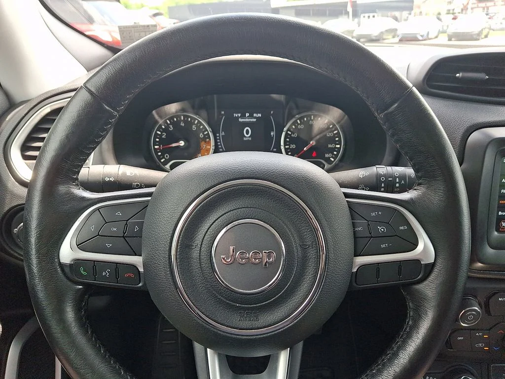 Used 2018 White Jeep Latitude image 17