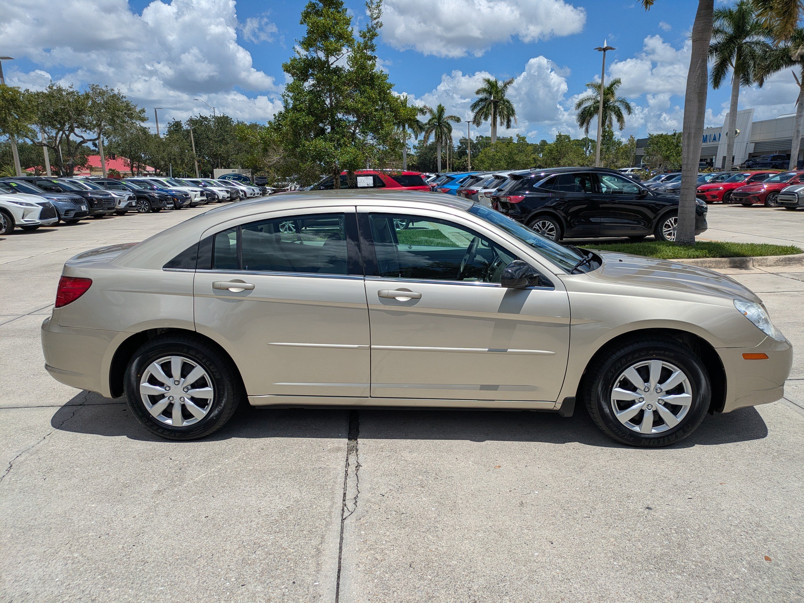 Used 2007 Linen Gold Pearl Metallic Chrysler Base image 3