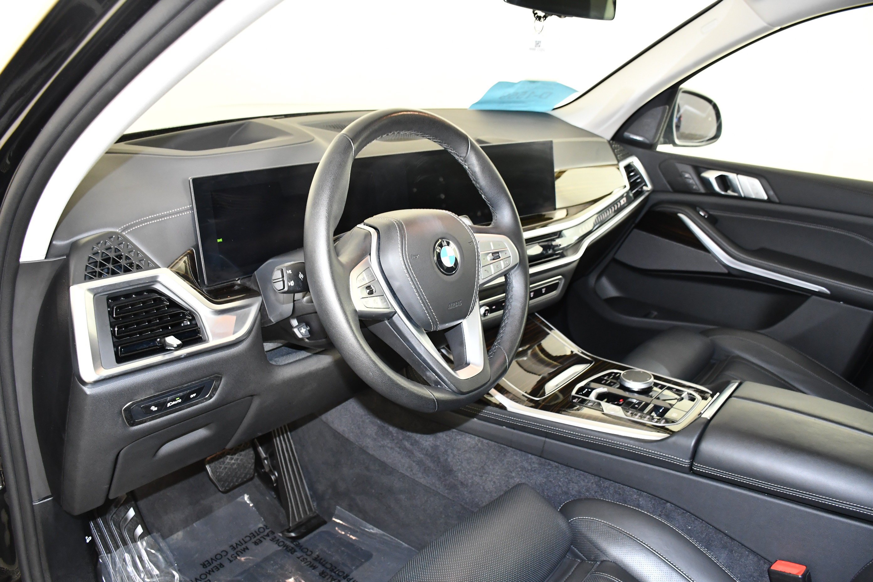 Used 2026 Black Sapphire Metallic BMW xDrive40i image 36