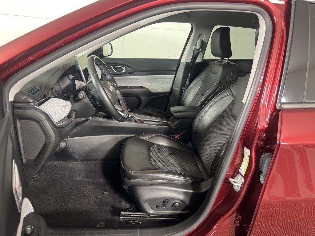 Certified Used 2022 Velvet Red Pearlcoat Jeep Latitude image 13