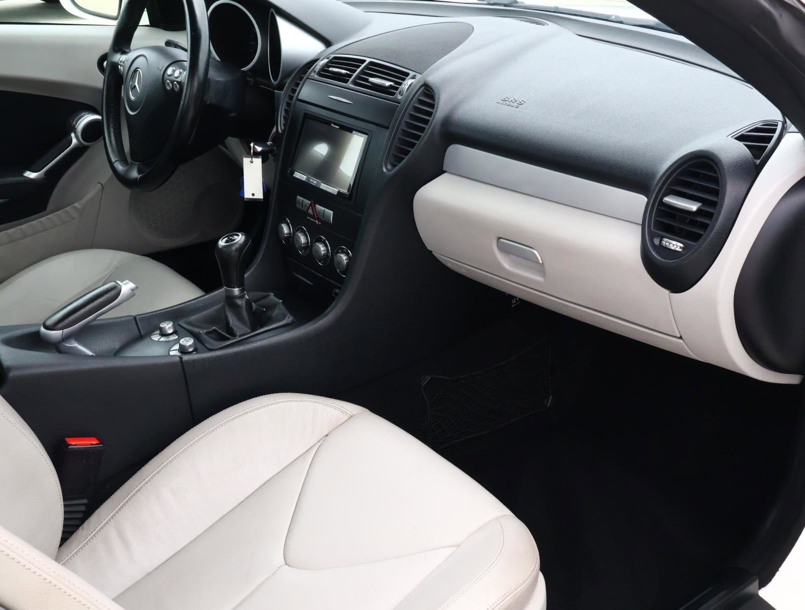 Used 2008 Arctic White Mercedes-Benz SLK 280 image 15