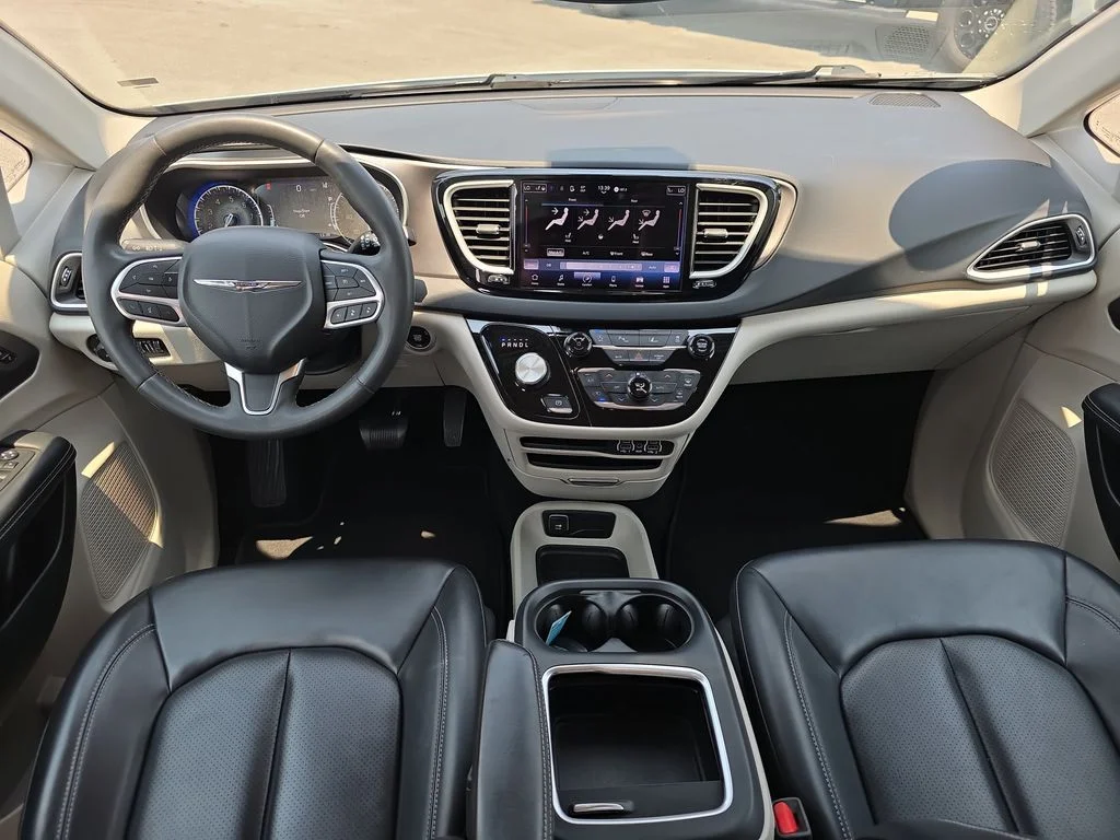 Used 2023 White Chrysler Touring L image 13