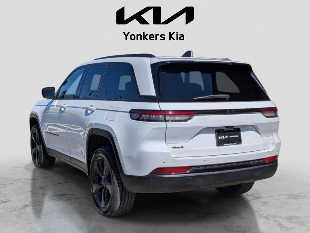 Used 2023 White Jeep Altitude X image 10